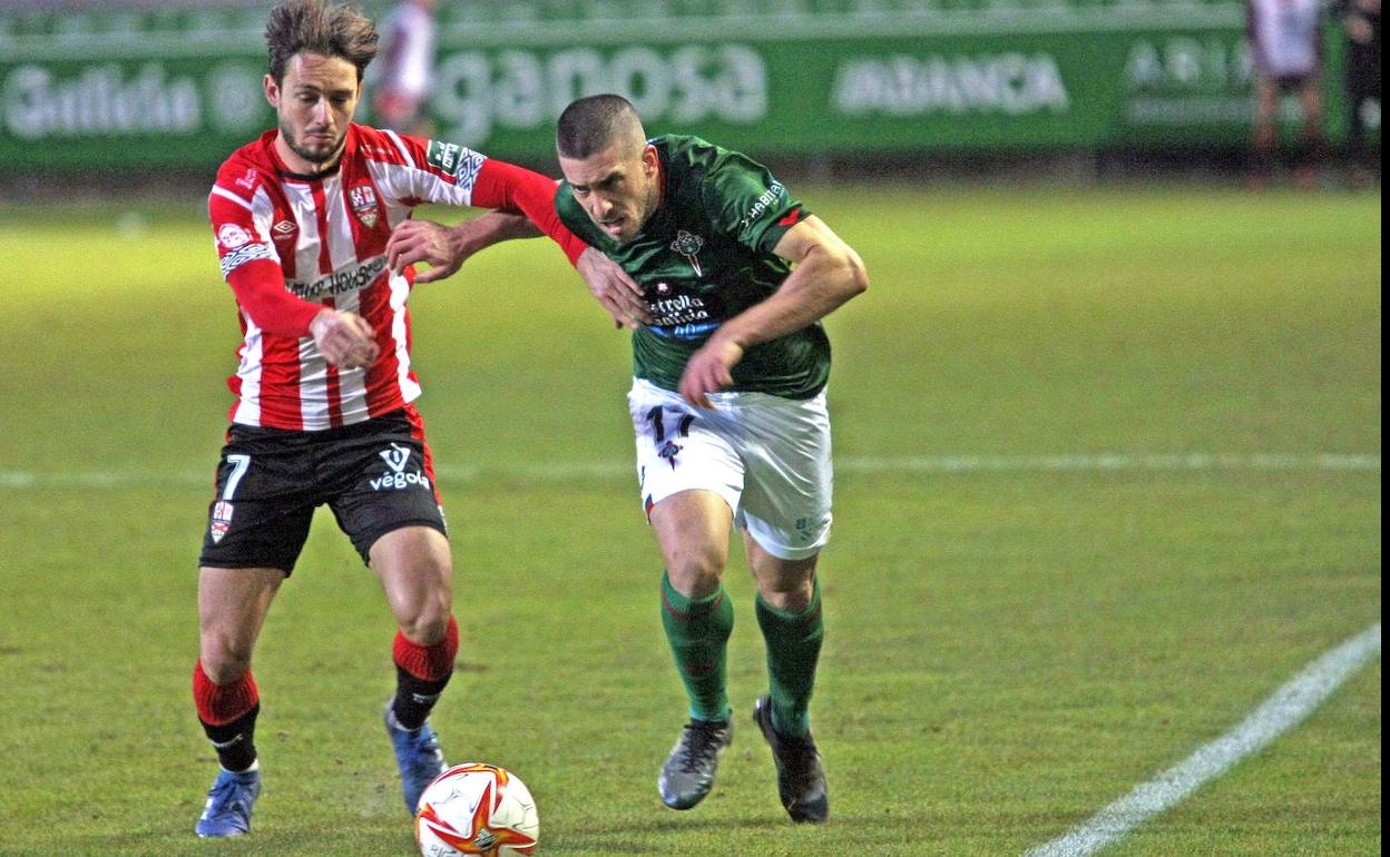 Fer Cano, a la izquierda, en un partido de la pasada temporada. 