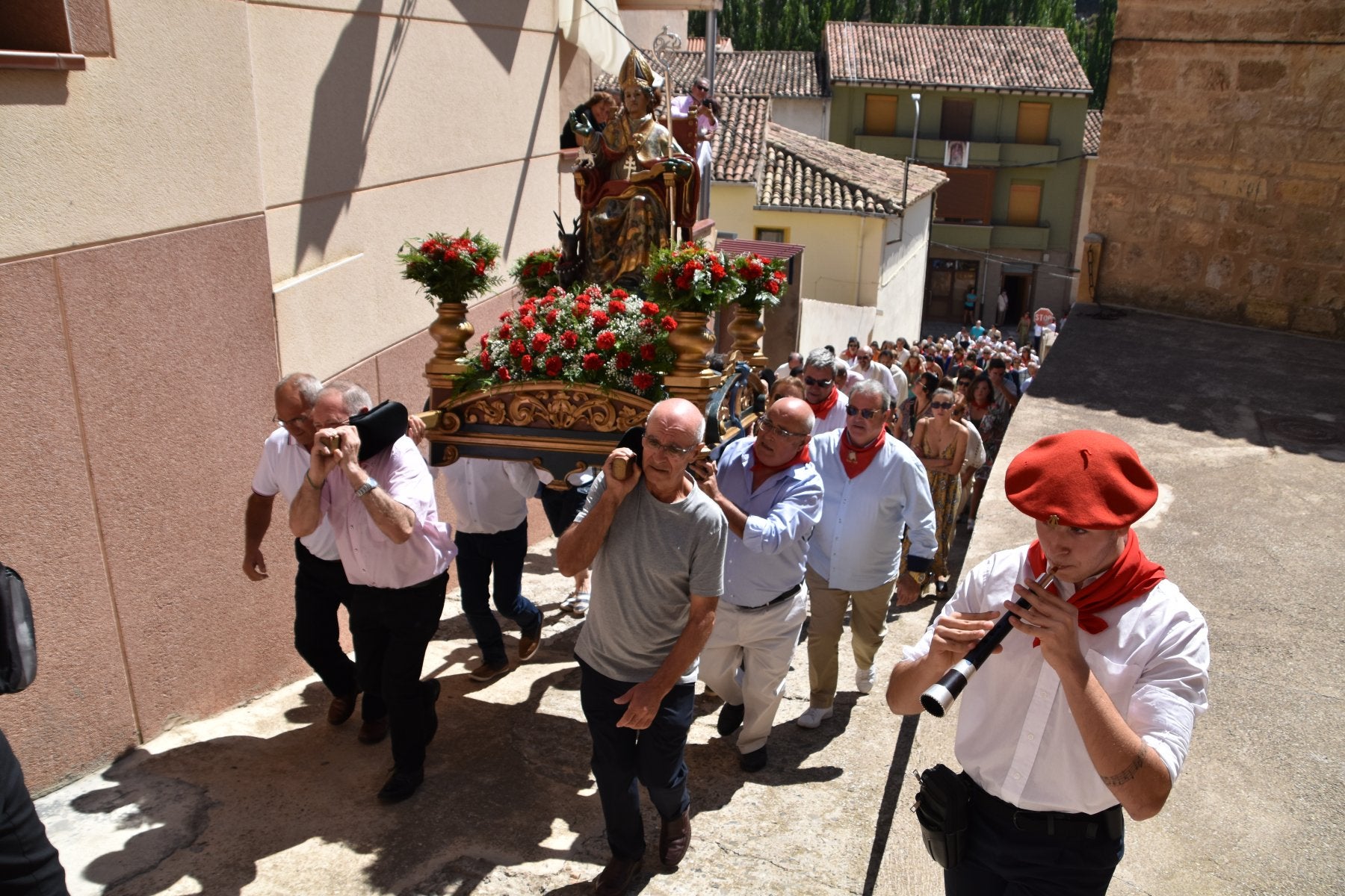  Uno de los tramos más duros de la procesión de San Gil, este jueves en Cervera. 
