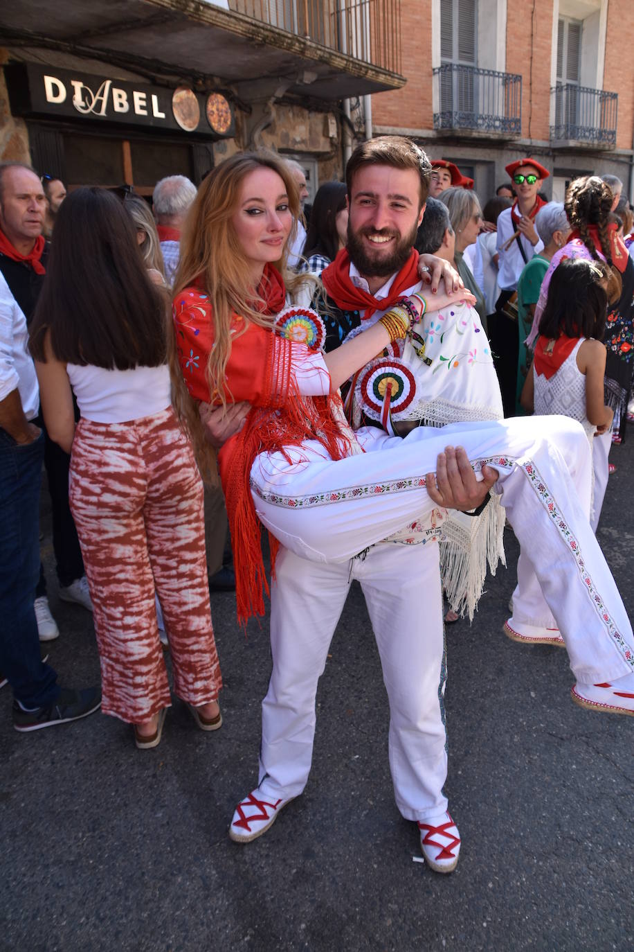 Fotos: San Gil recorre las calles de Cervera al son de las &#039;pulgaretas&#039;