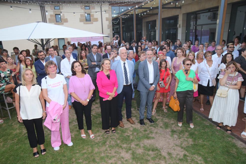 Autoridades y organizadores, con Andreu, Eguizábal y Hermosode Mendoza.