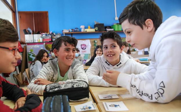 Escolares sin mascarilla en un colegio de Bilbao el pasado 25 de abril.