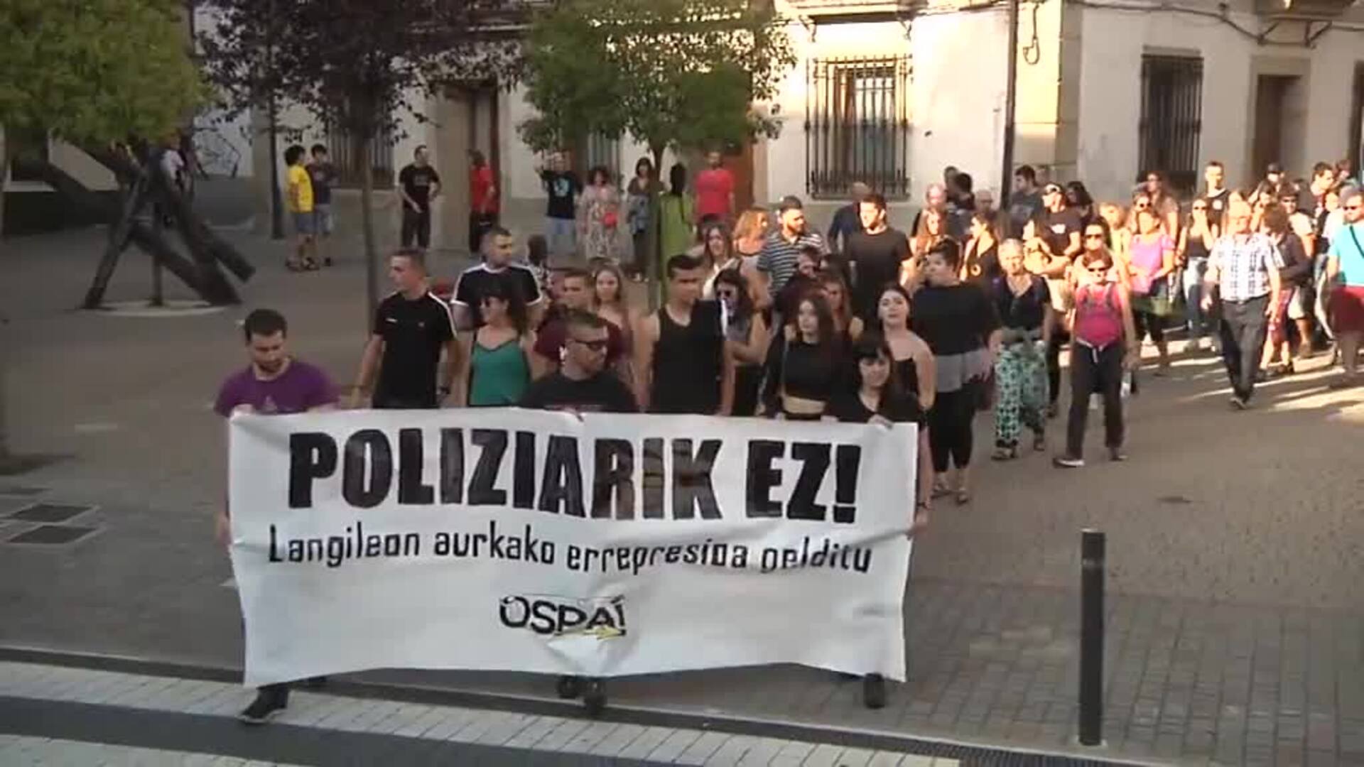 700 Jóvenes Radicales Muestran Su Rechazo A La Guardia Civil En Alsasua La Rioja 3613