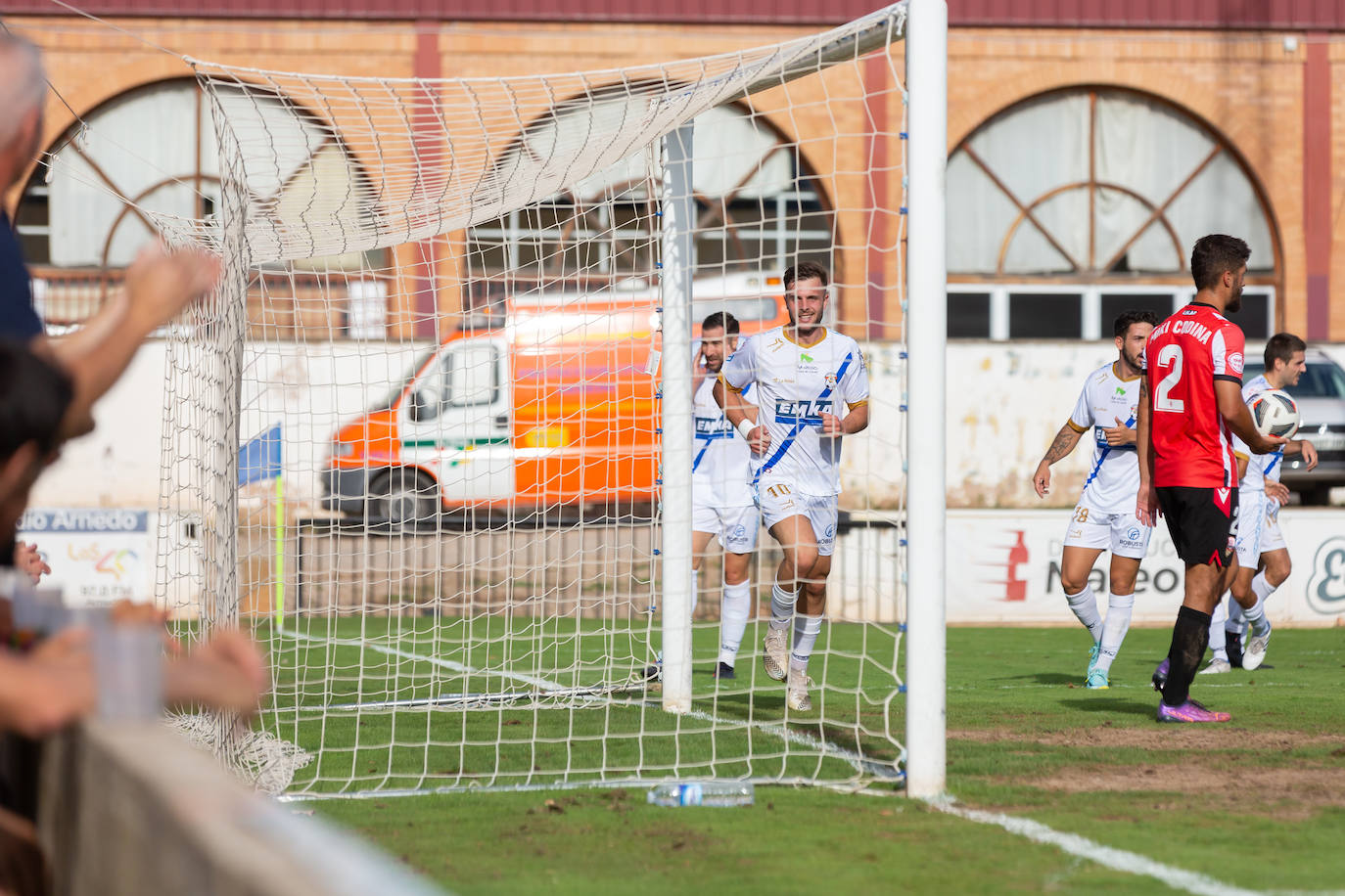 Fotos: Dulce estreno del Arnedo en Segunda RFEF