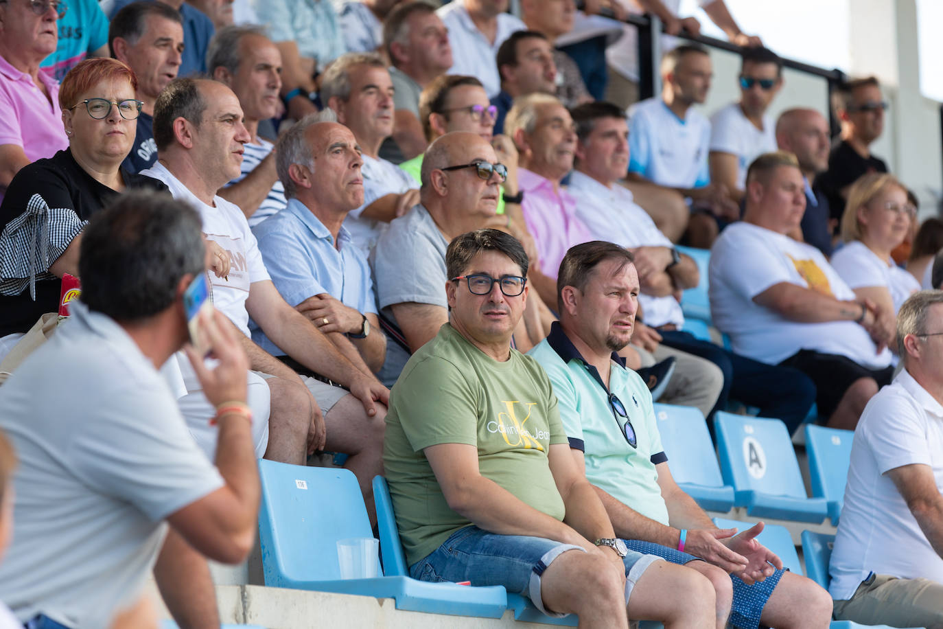 Fotos: Dulce estreno del Arnedo en Segunda RFEF