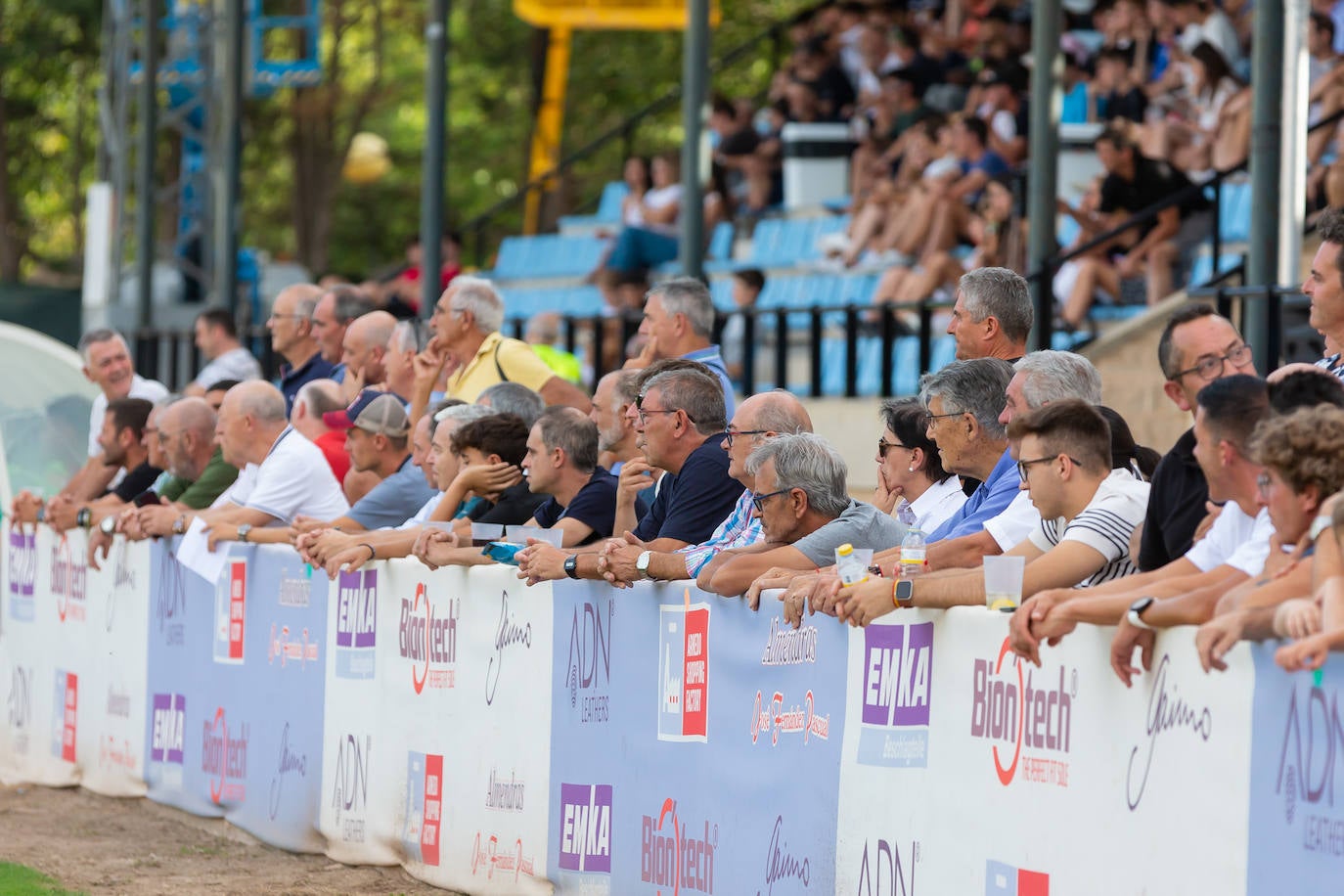 Fotos: Dulce estreno del Arnedo en Segunda RFEF