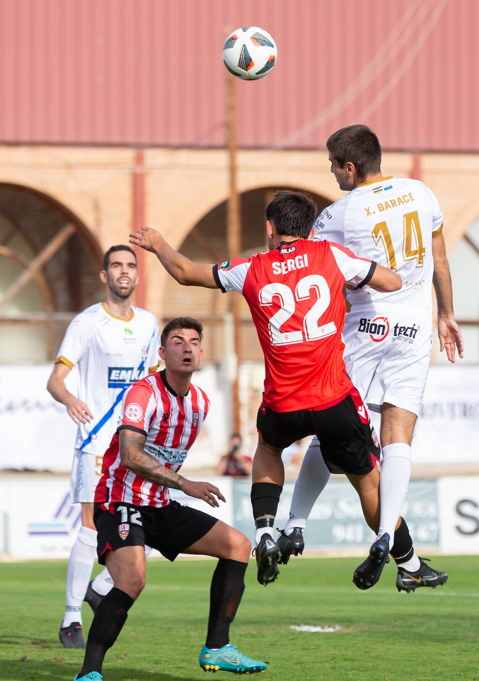 Fotos: Dulce estreno del Arnedo en Segunda RFEF