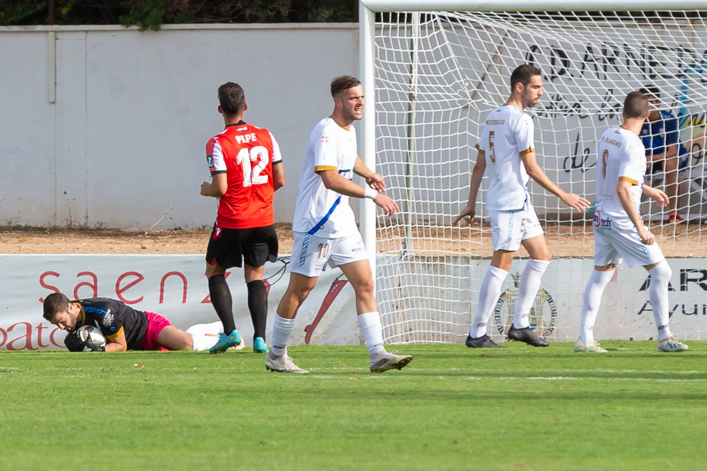 Fotos: Dulce estreno del Arnedo en Segunda RFEF