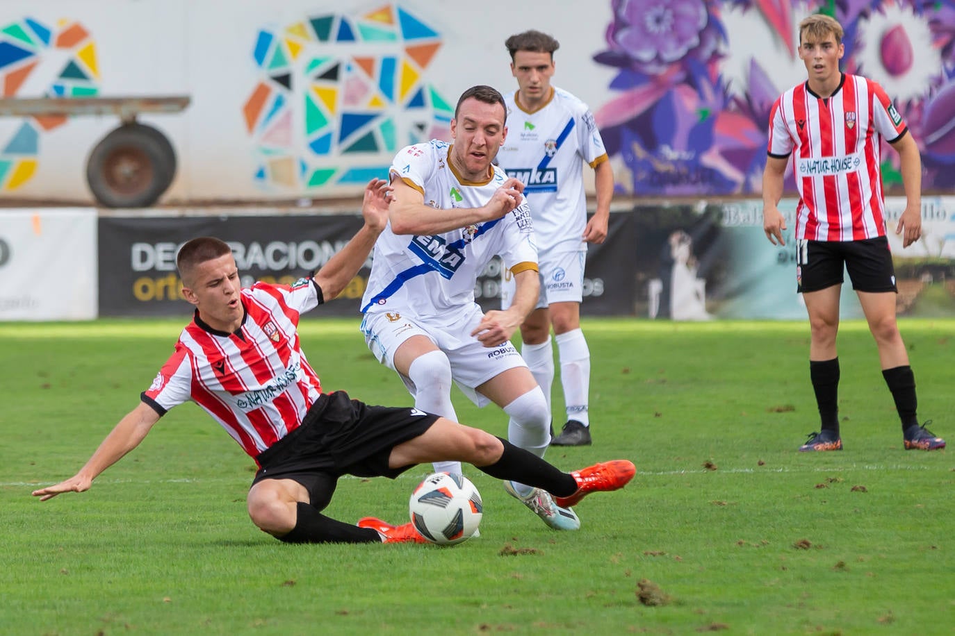 Fotos: Dulce estreno del Arnedo en Segunda RFEF