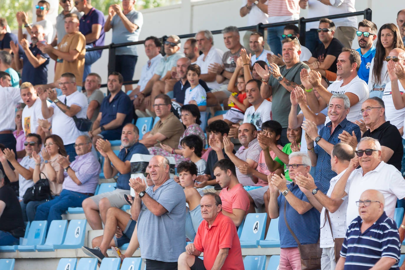 Fotos: Dulce estreno del Arnedo en Segunda RFEF