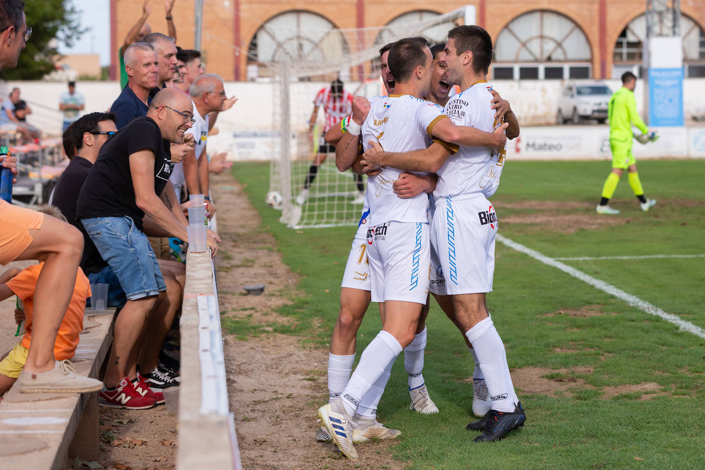 Fotos: Dulce estreno del Arnedo en Segunda RFEF