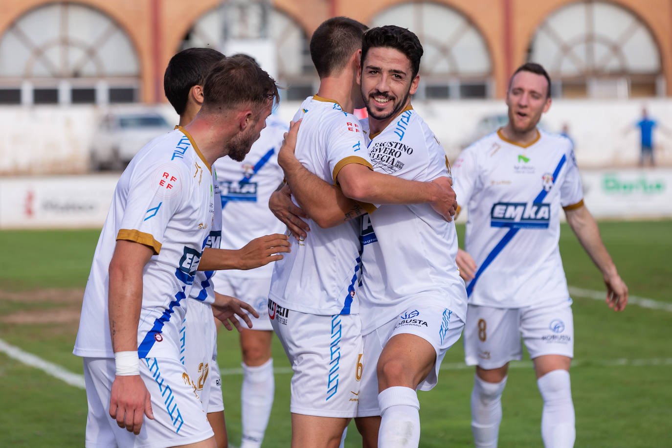 Fotos: Dulce estreno del Arnedo en Segunda RFEF