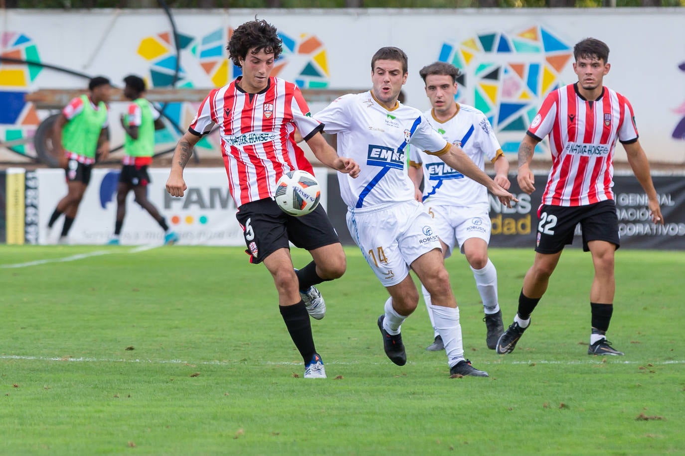 Fotos: Dulce estreno del Arnedo en Segunda RFEF