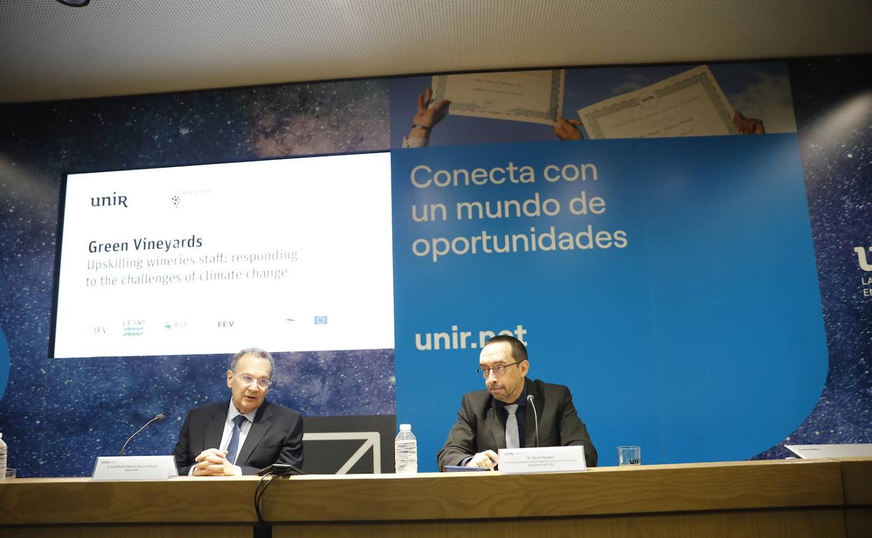Jose María Vázquez, rector de UNIR, y Daniel Burgos, director del Instituto de Investigación, Innovación y Tecnologías Educativas, en la presentación del proyecto.
