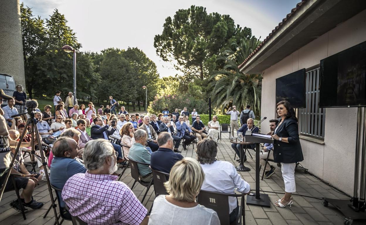 Andreu, Dorado y Moya, en la presentación que acogió el parque del Ebro. 