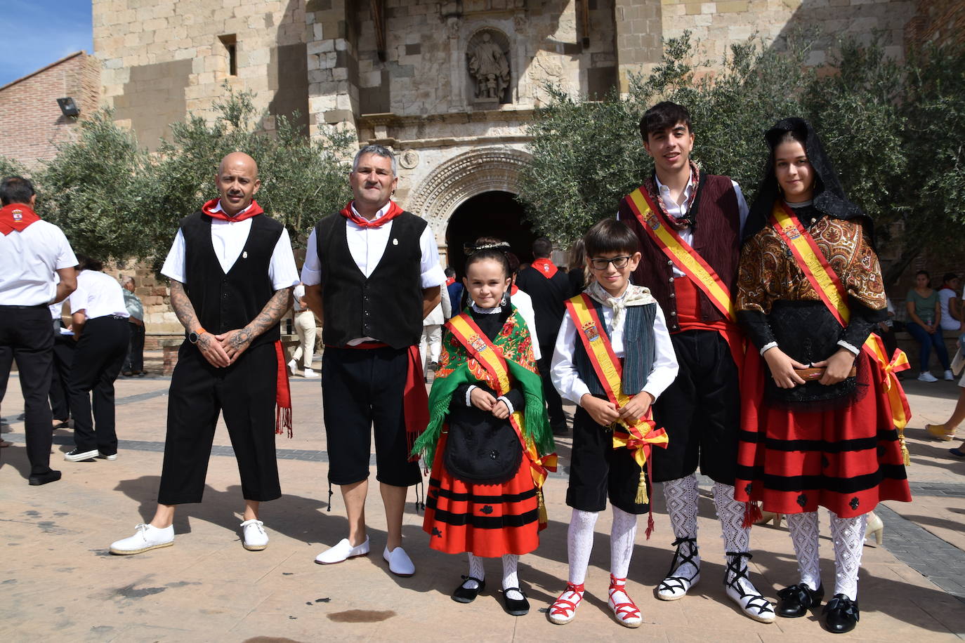 Fotos: Día de San Adrián y Santa Natalia con el tradicional pisado de uvas en Autol