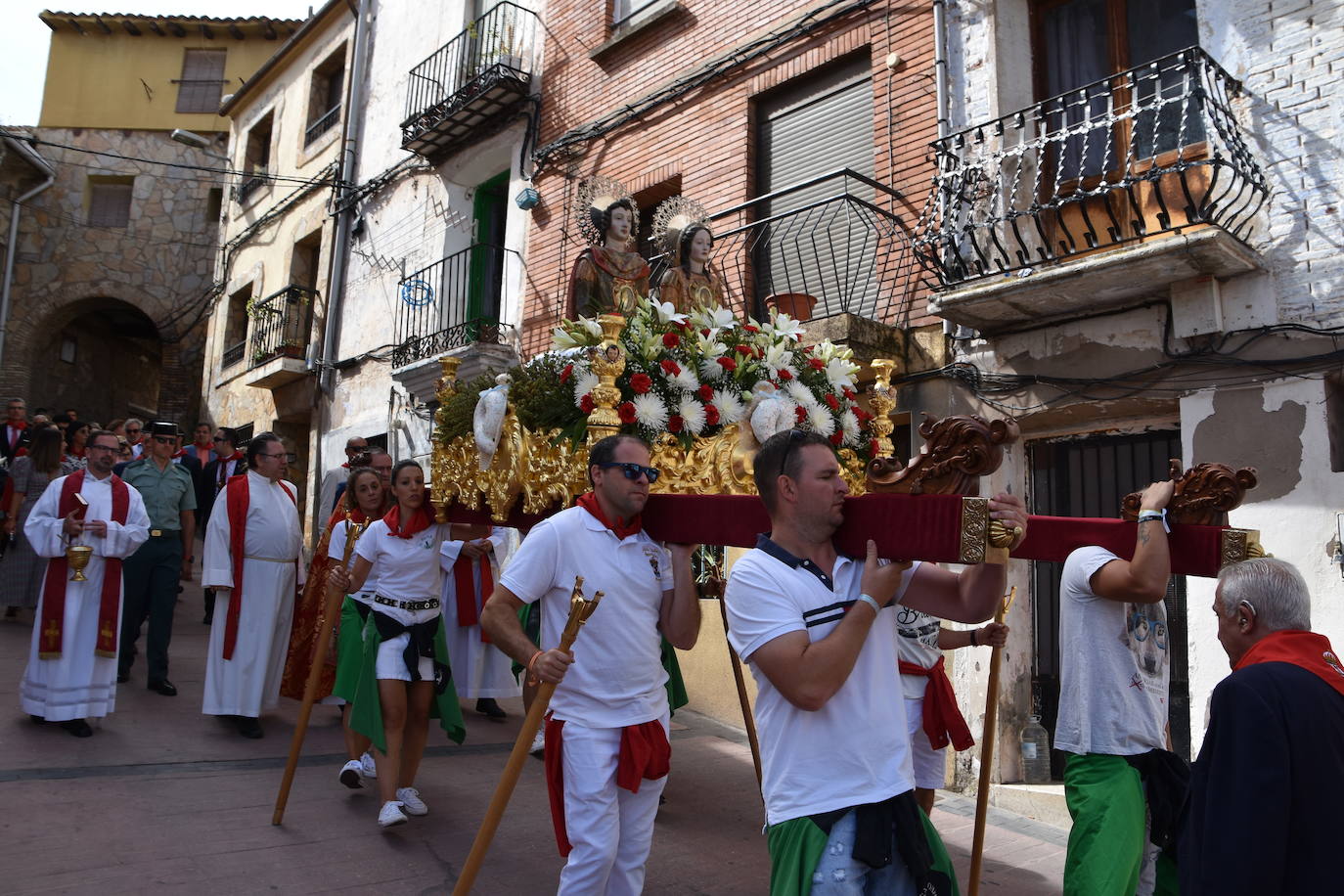 Fotos: Día de San Adrián y Santa Natalia con el tradicional pisado de uvas en Autol