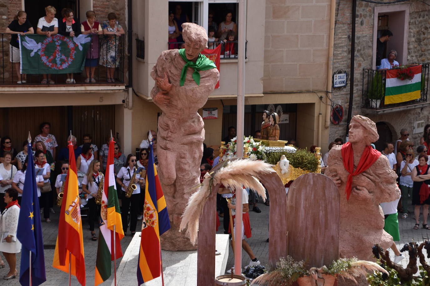 Fotos: Día de San Adrián y Santa Natalia con el tradicional pisado de uvas en Autol
