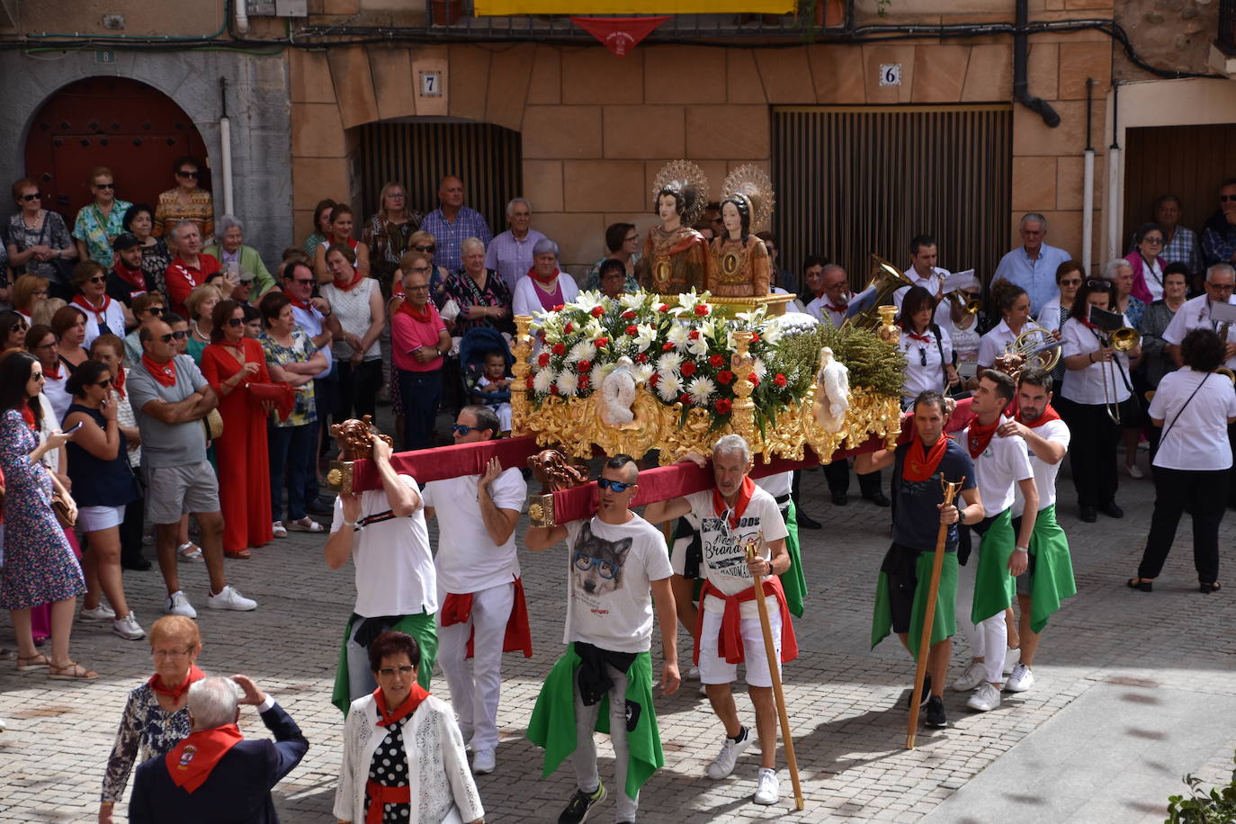 Fotos: Día de San Adrián y Santa Natalia con el tradicional pisado de uvas en Autol