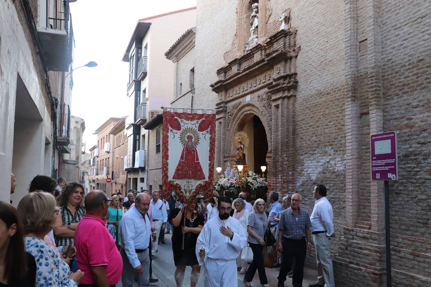 Fotos: Los alfareños honran a la Virgen del Burgo