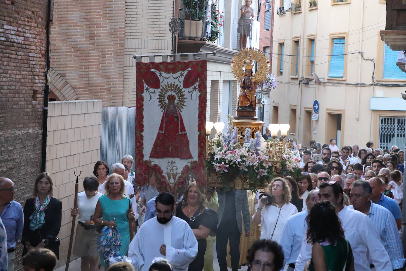 Fotos: Los alfareños honran a la Virgen del Burgo