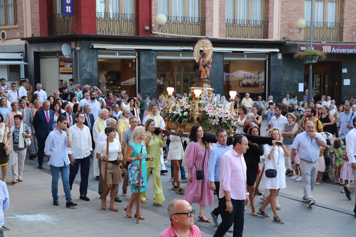 Fotos: Los alfareños honran a la Virgen del Burgo