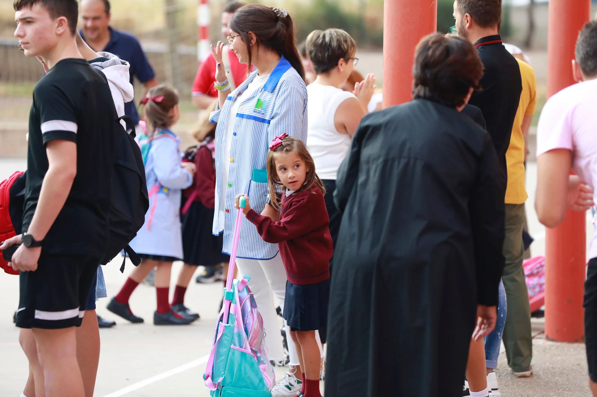 Alumnos y alumnas de Marianistas, en su entrada al colegio