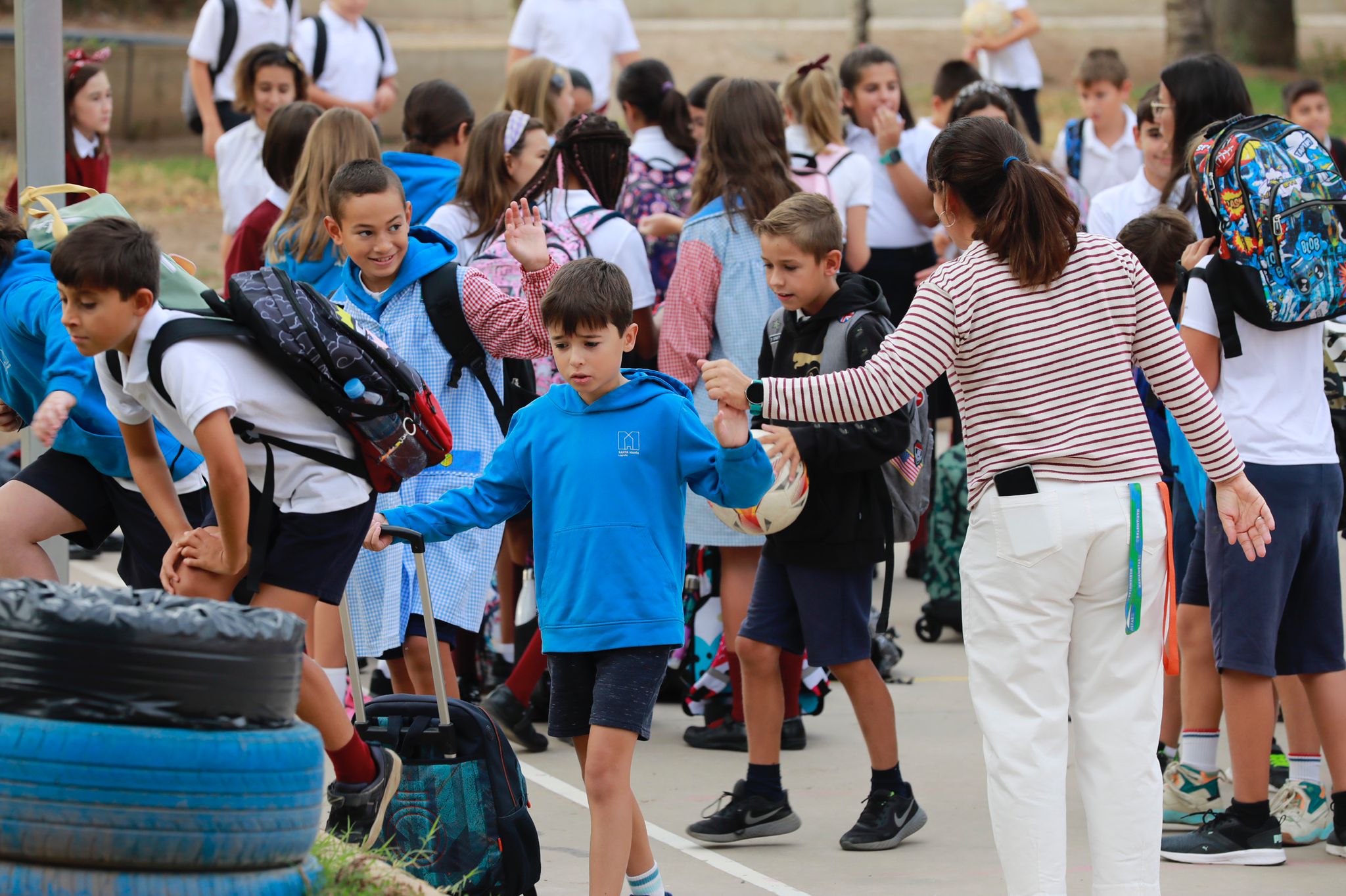 Alumnos y alumnas de Marianistas, en su entrada al colegio