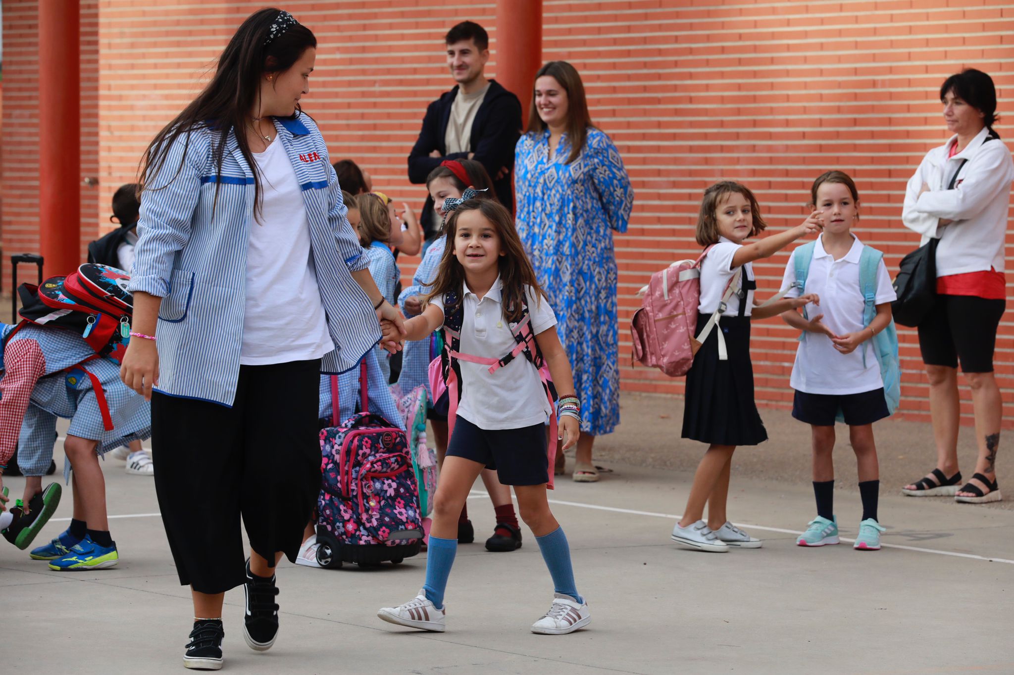 Alumnos y alumnas de Marianistas, en su entrada al colegio