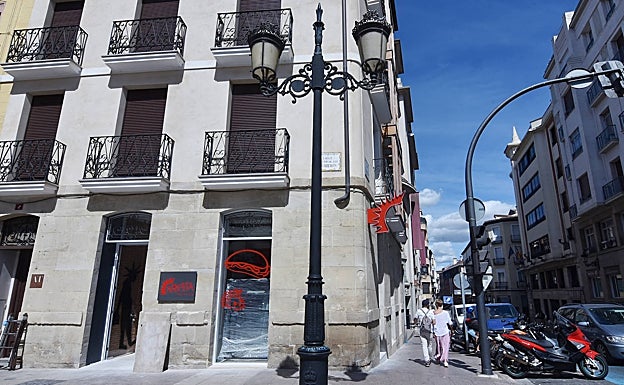 Estado actual que presenta la esquina de cara a la apertura del nuevo establecimiento de comida para llevar. 