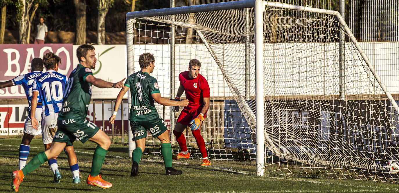 Fotos: Victoria para el Alfaro ante la Real Sociedad C