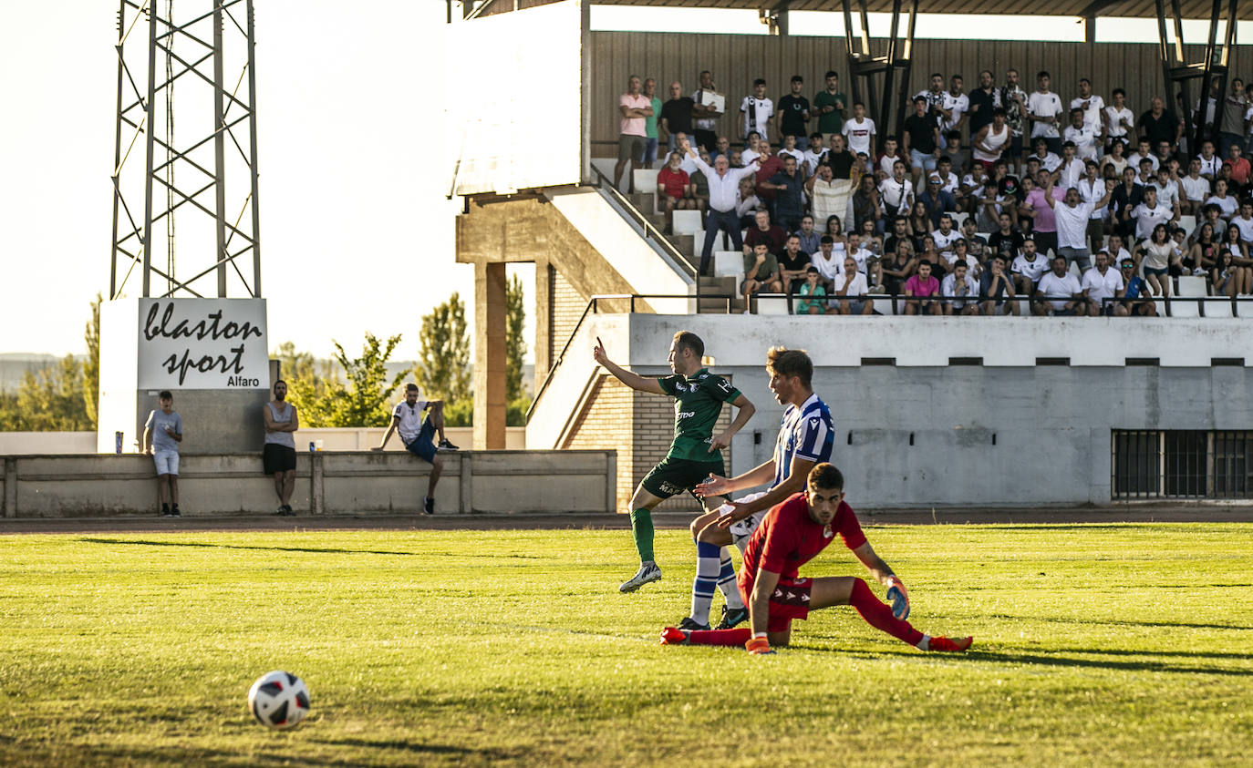 Fotos: Victoria para el Alfaro ante la Real Sociedad C
