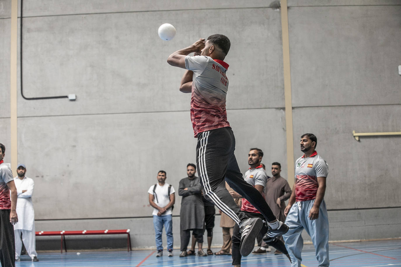 Fotos: La comunidad pakistaní en Europa se vuelca en Logroño con el torneo solidario de shooting volleyball