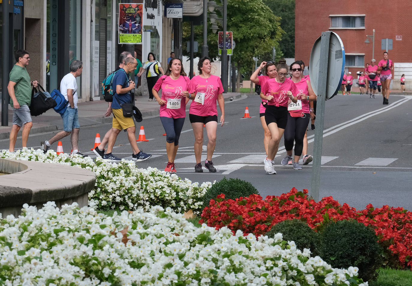 Fotos: Marea rosa contra el cáncer en Logroño