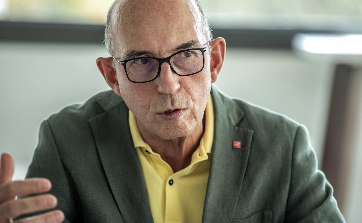 Juan Carlos Ayala | Rector de la Universidad de La Rioja: «Queremos ayudar a las familias a decidir los estudios de sus hijos y a mejorar su empleabilidad»