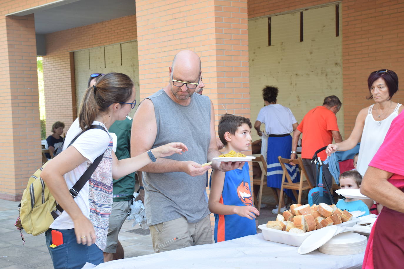 Fotos: Paellada en las fiestas del barrio logroñés de El Campillo