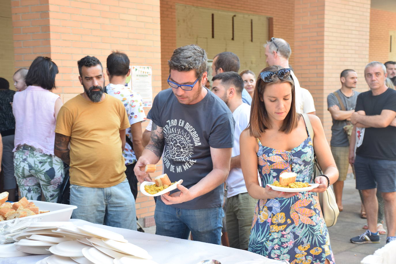 Fotos: Paellada en las fiestas del barrio logroñés de El Campillo