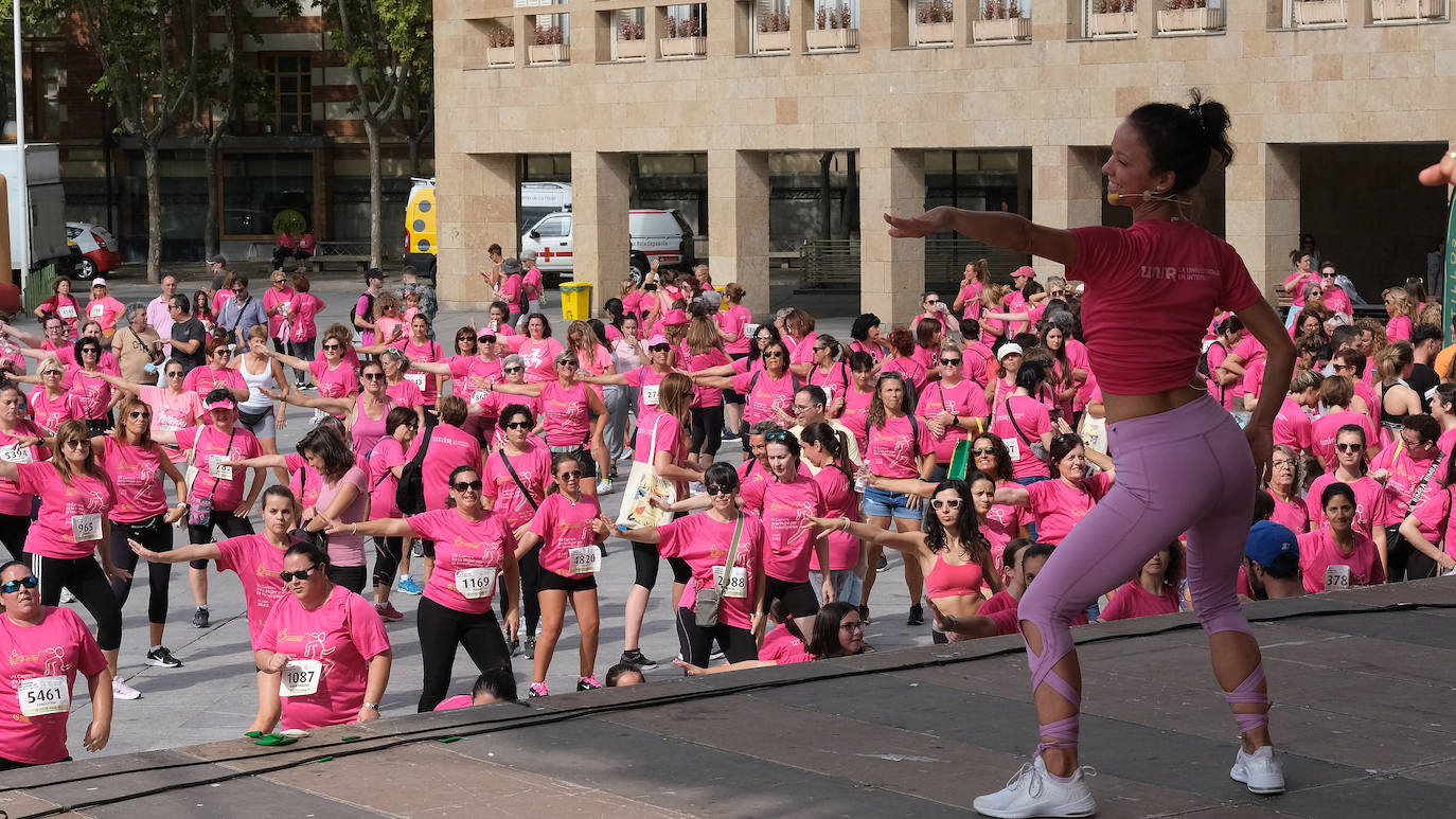 Fotos: El ambiente, los saludos y las fotos en la Carrera de la Mujer en Logroño