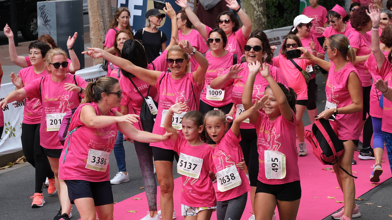 Fotos: El ambiente, los saludos y las fotos en la Carrera de la Mujer en Logroño