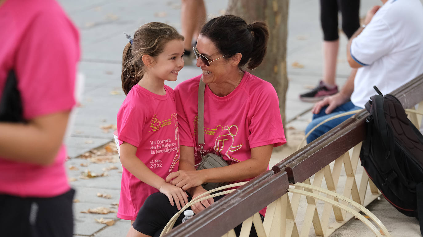 Fotos: El ambiente, los saludos y las fotos en la Carrera de la Mujer en Logroño