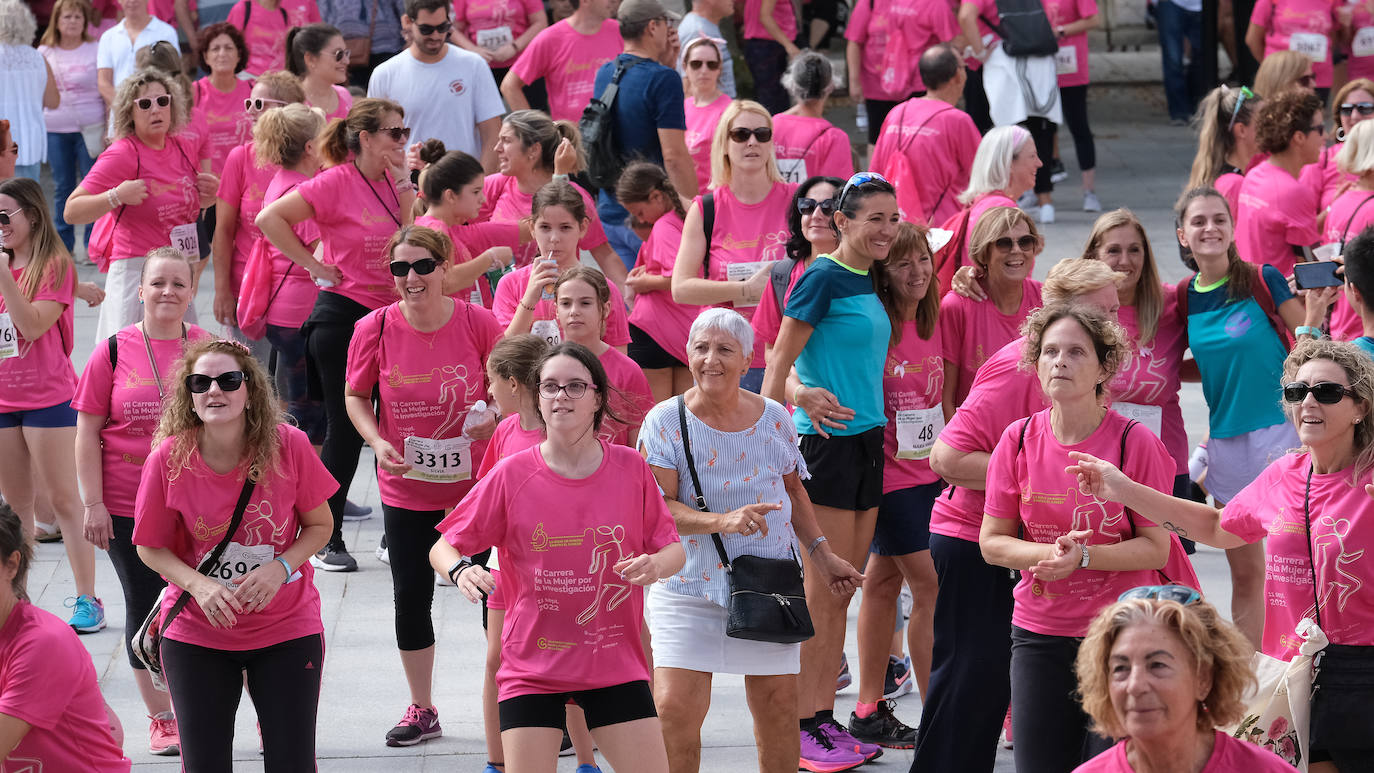 Fotos: El ambiente, los saludos y las fotos en la Carrera de la Mujer en Logroño