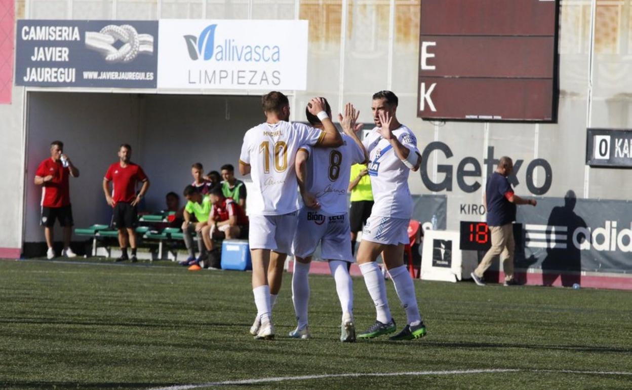 Los jugadores del Arnedo festejan el 2-1. En ese momento, aún tenían opciones en el partido. 