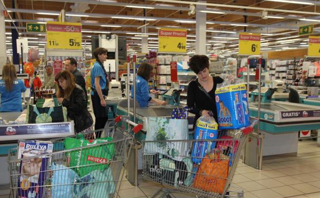 ¿Qué lleva la cesta básica de 30 euros de Carrefour?
