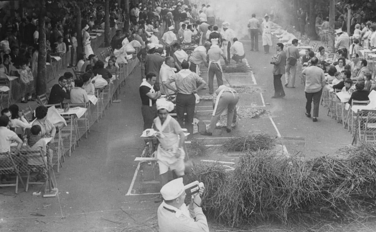 Festival de la Chuleta al Sarmiento en la calle Colón en 1970