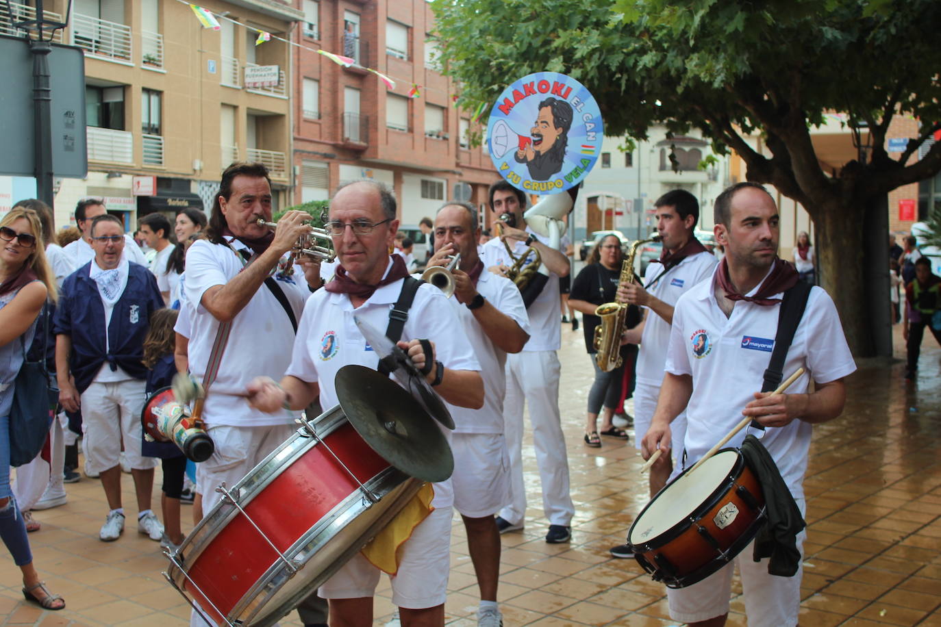 Fotos: Música y cohete de las fiestas de la Cruz de Fuenmayor