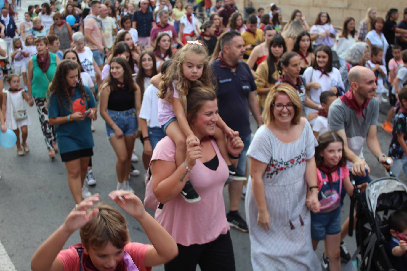 Fotos: Música y cohete de las fiestas de la Cruz de Fuenmayor