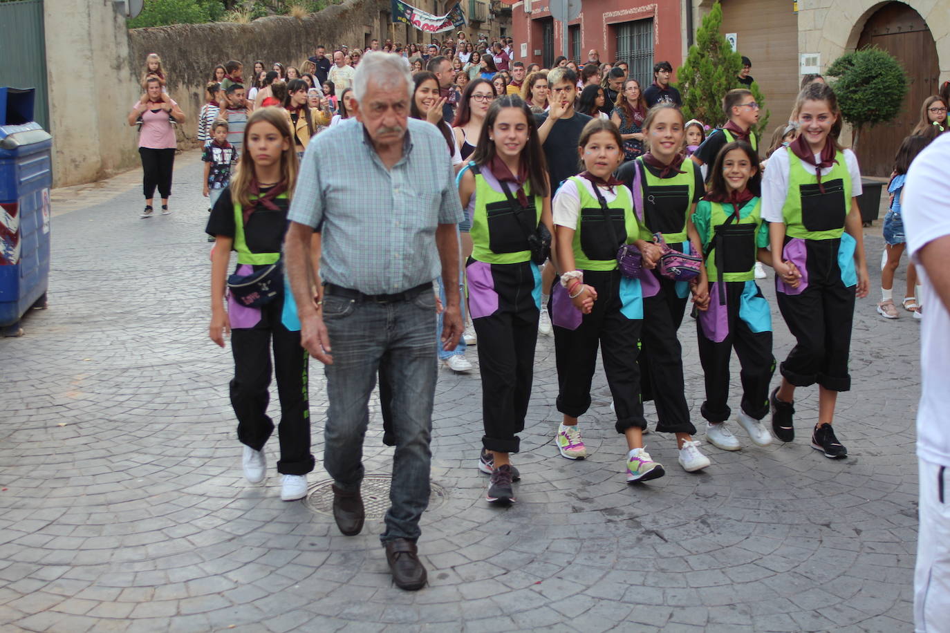 Fotos: Música y cohete de las fiestas de la Cruz de Fuenmayor