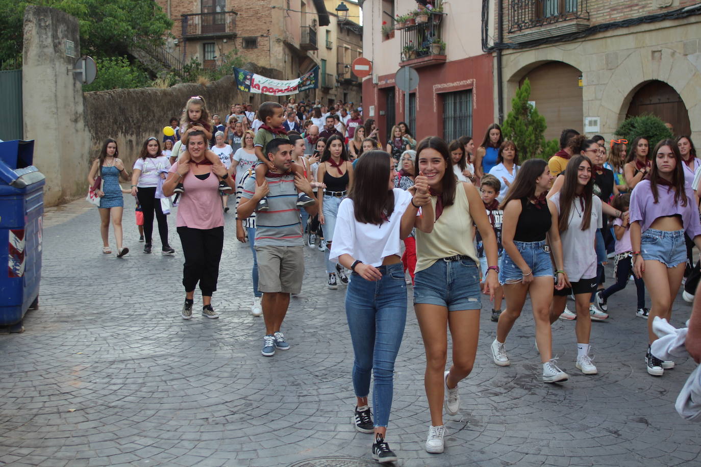 Fotos: Música y cohete de las fiestas de la Cruz de Fuenmayor