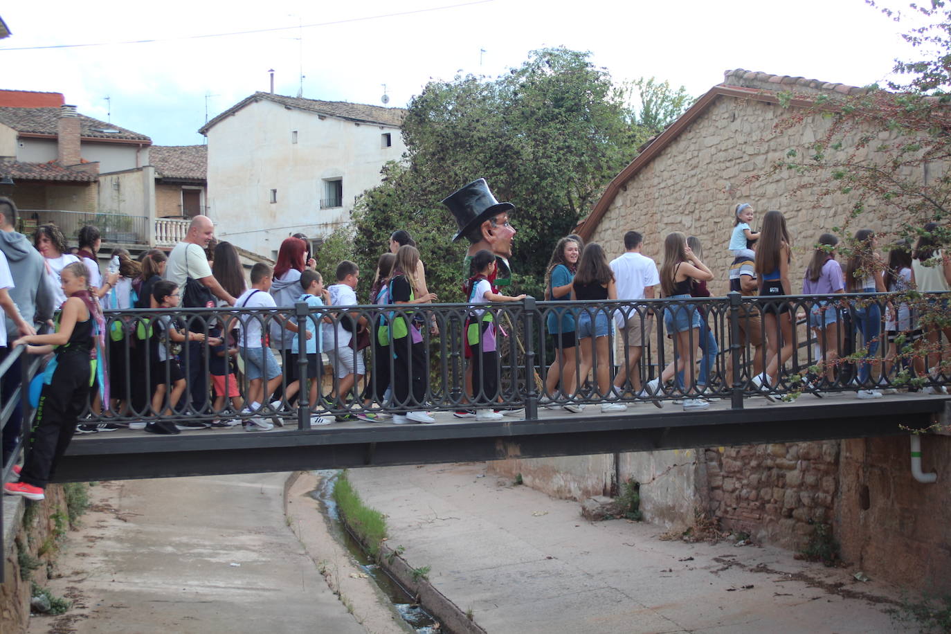 Fotos: Música y cohete de las fiestas de la Cruz de Fuenmayor