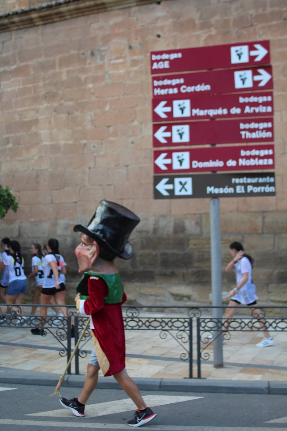 Fotos: Música y cohete de las fiestas de la Cruz de Fuenmayor