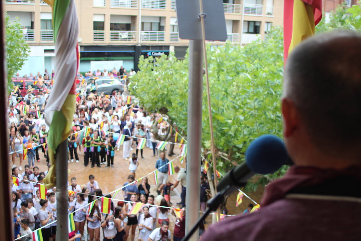 Fotos: Música y cohete de las fiestas de la Cruz de Fuenmayor